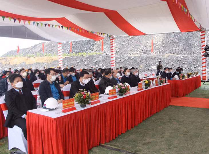 Các đại biểu tham dự lễ phát động Tết trồng cây Xuân Nhâm Dần 2022 do Tổng LĐLD Việt Nam phát động.