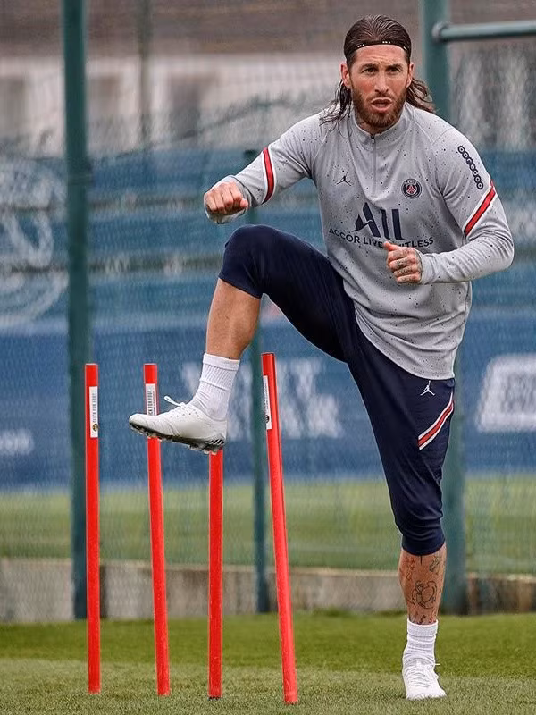 Sergio Ramos không thể tập chung cùng toàn đội vì chấn thương.