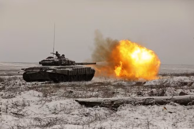 Một xe tăng của Nga trong lúc diễn tập gần biên giới Ukraine. Ảnh: Reuters.