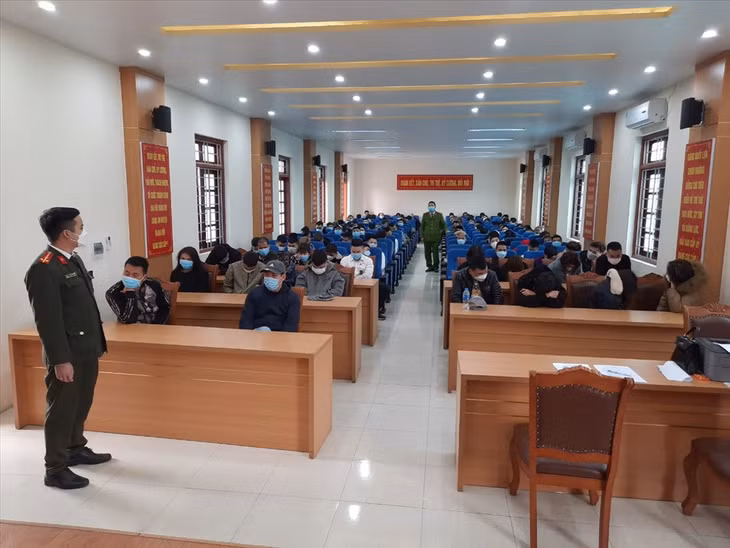 Các đối tượng tại cơ quan công an. Ảnh: Công an tỉnh Hải Dương