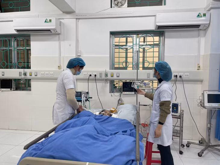 Theo dõi sức khỏe cho bệnh nhân đột quỵ tại bệnh viện. Ảnh: BVCC