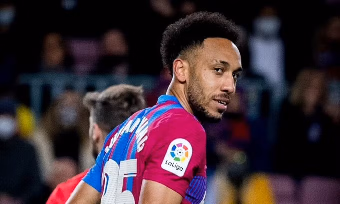 Aubameyang mừng bàn mở tỷ số cho Barca ở phút thứ 37. Ảnh: Twitter / FC Barcelona