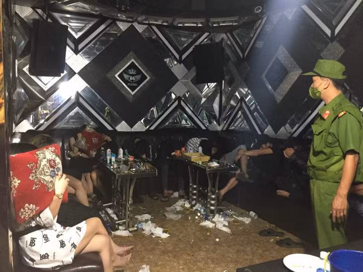 Lực lượng Công an kiểm tra tại cơ sở karaoke New 86 phát hiện nhiều đối tượng sử dụng trái phép chất ma túy.
