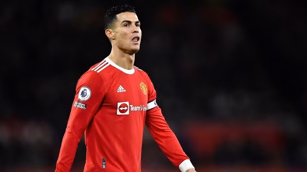 Ronaldo mất 18 năm 125 ngày để gặp lại Leeds.