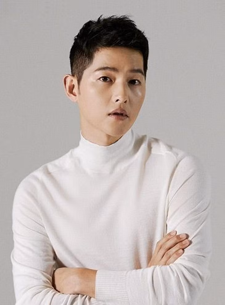 5. Song Joong Ki: Mỹ nam "Hậu duệ Mặt trời" thua vợ cũ Song Hye Kyo một hạng, với 2,1% phiếu bầu.