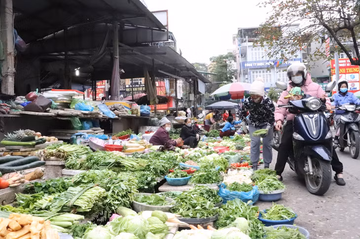 Các loại rau, củ quả có nguồn cung dồi dào và không tăng giá.
