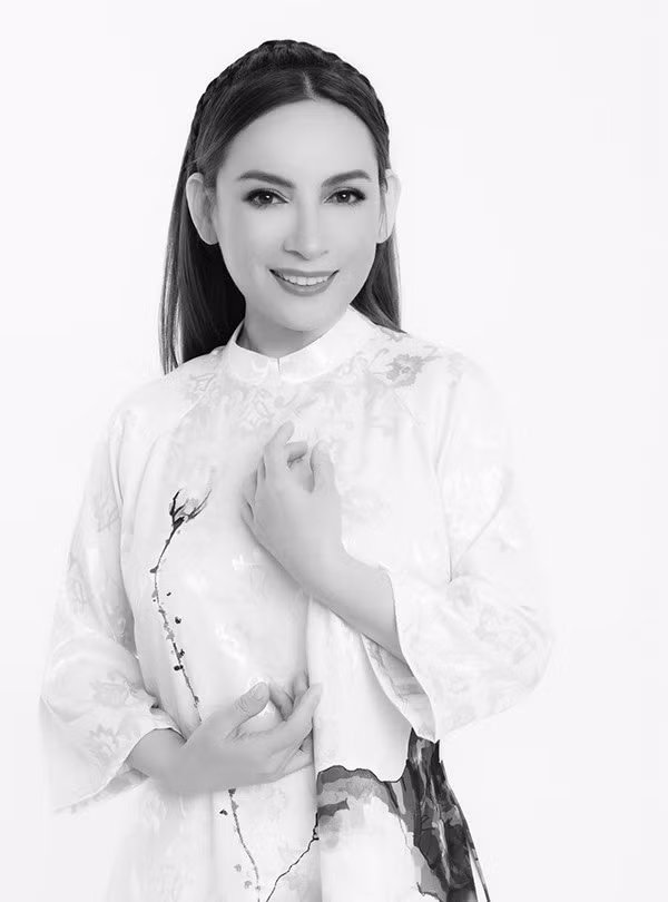 Phi Nhung từng được ví như "con sáo" của làng nhạc dân ca, trữ tình. Ảnh: Facebook Viet Huong