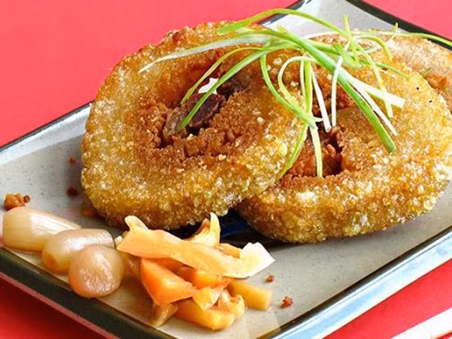 Bánh chưng rán nhiều chất béo do sử dụng nhiều dầu mỡ để chiên rán.
