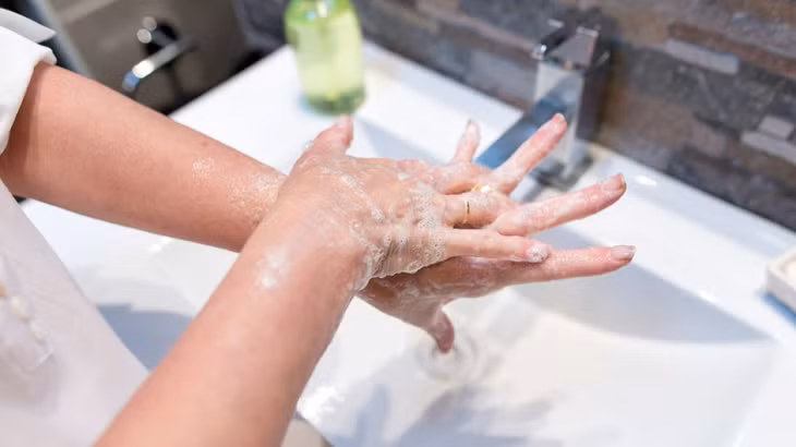 Rửa tay bằng xà phòng đúng cách là một trong những chìa khóa vàng để phòng tránh bệnh về đường hô hấp