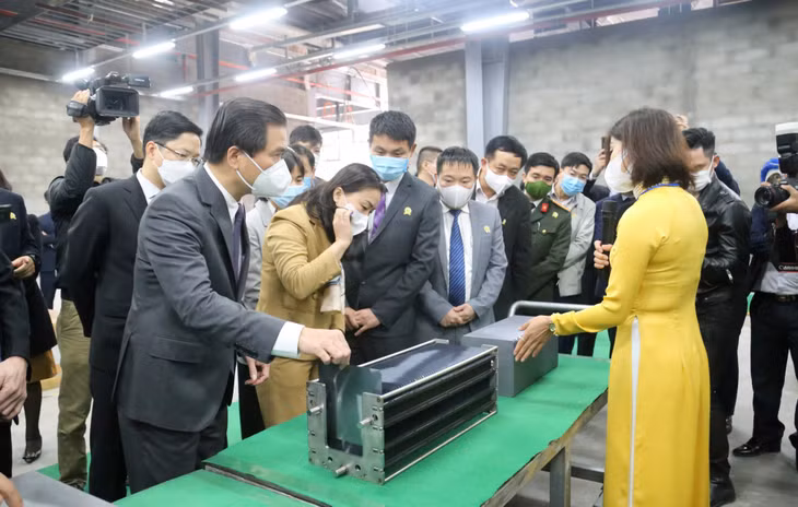Dự án công nghệ tấm silic Jinko Solar Việt Nam ra mắt sản phẩm đầu tiên chỉ sau hơn 4 tháng triển khai đầu tư.