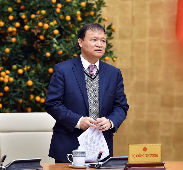 Thứ trưởng Bộ Công Thương Đỗ Thắng Hải cho biết, tình trạng thiếu hụt xăng dầu chỉ xảy ra cục bộ tại cửa hàng đại lý của các doanh nghiệp nhỏ, do tâm lý găm hàng nhằm trục lợi - Ảnh: VGP/Đức Tuân