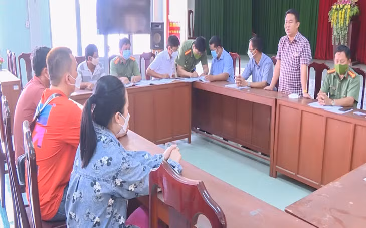 Công an TP Vĩnh Long, Phòng An ninh chính trị nội bộ và Thanh tra Sở Văn hóa - Thể thao và Du lịch, làm việc chủ quán ốc Baby.