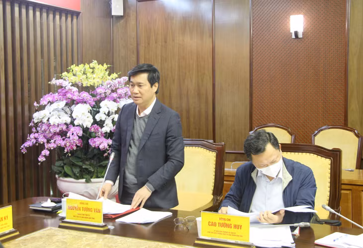 Đồng chí Nguyễn Tường Văn, Phó Bí thư Tỉnh ủy, Chủ tịch UBND tỉnh, phát biểu tại hội nghị.