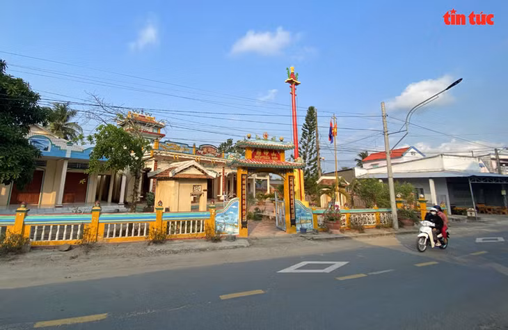 Miếu Thần Sơn tại thị trấn Ba Chúc (huyện Tri Tôn, An Giang) có thờ “ông hổ”.