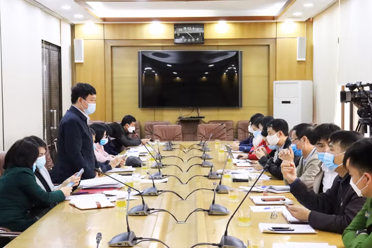 Đoàn kiểm tra liên ngành an toàn thực phẩm (ATTP) số 2, do Sở Công thương làm Trưởng đoàn, đã đi kiểm tra công tác đảm bảo ATTP dịp Tết Nguyên đán Nhâm Dần và mùa lễ hội Xuân 2022 tại TP Cẩm Phả. Ảnh: Minh Đức