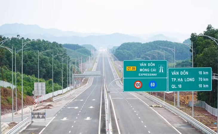 Cao tốc Vân Đồn - Móng Cái dự kiến đưa vào khai thác tháng 4/2022, tạo trục giao thông kết nối chiến lược quan trọng, phát triển KKT Cửa khẩu Móng Cái.