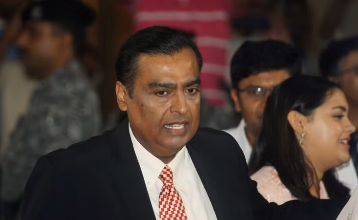 Mukesh Ambani, Chủ tịch kiêm Giám đốc điều hành của Reliance Industries, ở Mumbai năm 2019. Ảnh: Reuters