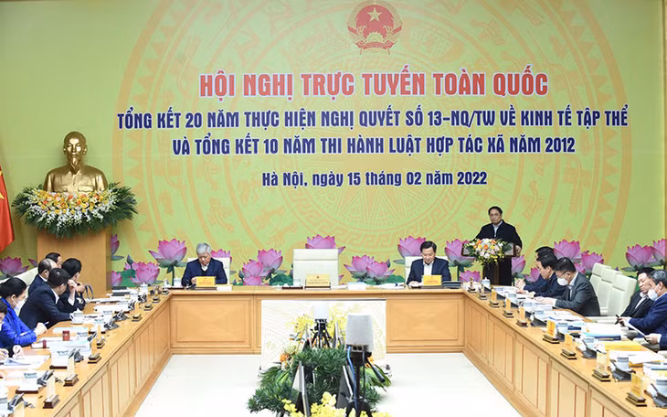 Thủ tướng Phạm Minh Chính chủ trì Hội nghị trực tuyến toàn quốc tổng kết 20 năm thực hiện Nghị quyết số 13-NQ/TW về kinh tế tập thể và tổng kết 10 năm thi hành Luật Hợp tác xã năm 2012.