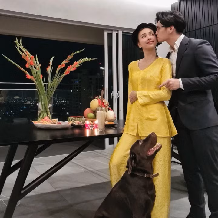 Ngô Thanh Vân chia sẻ khoảnh khắc hạnh phúc cùng dòng trạng thái: "Hạnh phúc đủ đầy cho một năm mới. Cám ơn và xin được trân quý những gì của hiện tại. Kính chúc cả nhà sức khỏe, bình an và thịnh vượng". (Ảnh: ngothanhvan_offical)