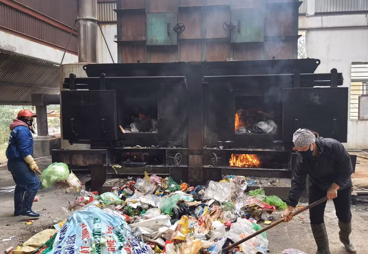 Khu xử lý rác thải tập trung thôn Trường Xuân (xã Đồng Tiến) có 1 lò đốt rác, công suất 750kg/giờ.