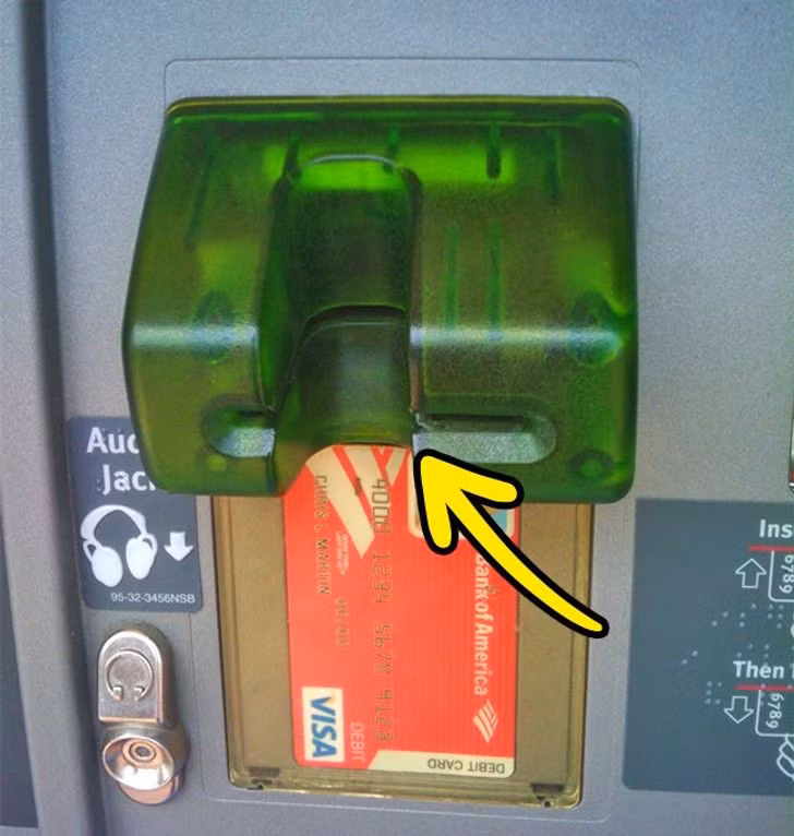 Muôn vàn cách hacker cướp tiền của bạn từ ATM và đây là cách nhận biết cây ATM có bị kẻ gian lợi dụng hay không? - Ảnh 1.