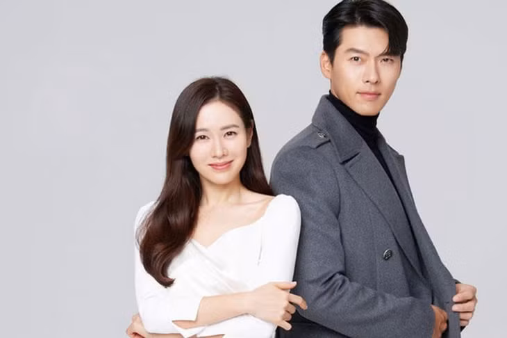 Hyun Bin và Son Ye Jin thông báo kết hôn.