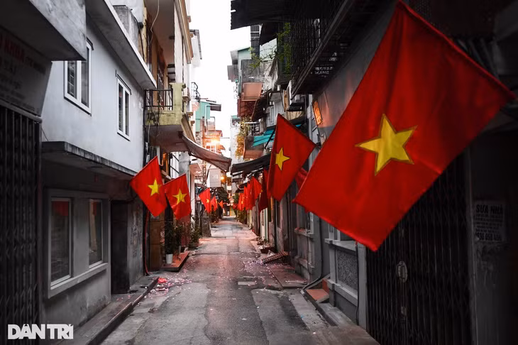 Hà Nội tĩnh mịch, vắng vẻ trong buổi sáng mùng 1 Tết ảnh 6 Hà Nội tĩnh mịch, vắng vẻ trong buổi sáng mùng 1 Tết ảnh 6