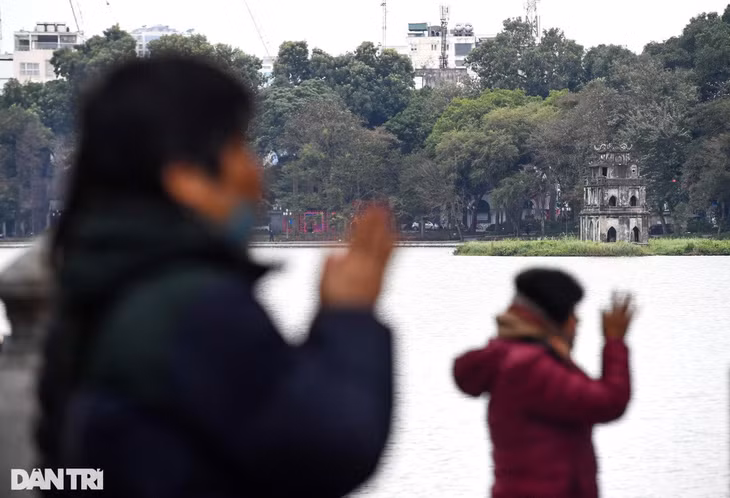 Hà Nội tĩnh mịch, vắng vẻ trong buổi sáng mùng 1 Tết ảnh 19 Hà Nội tĩnh mịch, vắng vẻ trong buổi sáng mùng 1 Tết ảnh 19