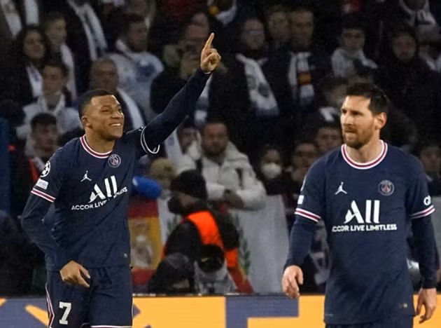 Mbappe làm lu mờ Messi trước Real Madrid.