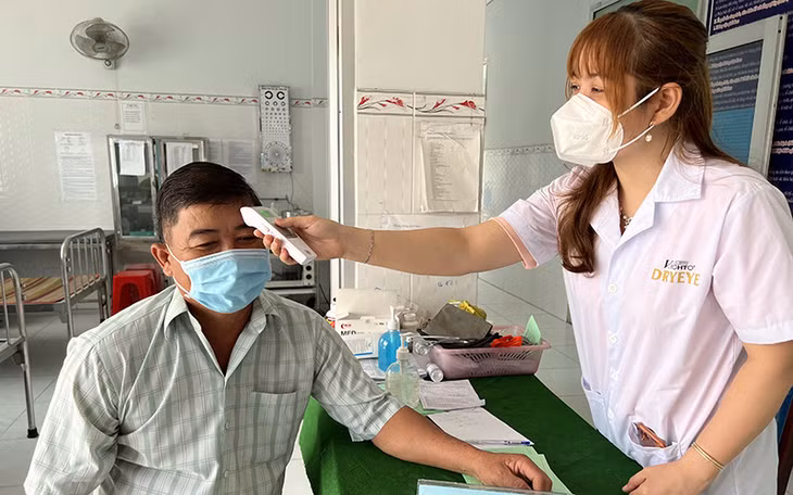 Dược sĩ Trần Thị Hồng Gấm, nhân viên Trạm Y tế xã An Ngãi Trung, huyện Ba Tri là tấm gương tiêu biểu trong phòng, chống dịch Covid-19 tại tỉnh Bến Tre.