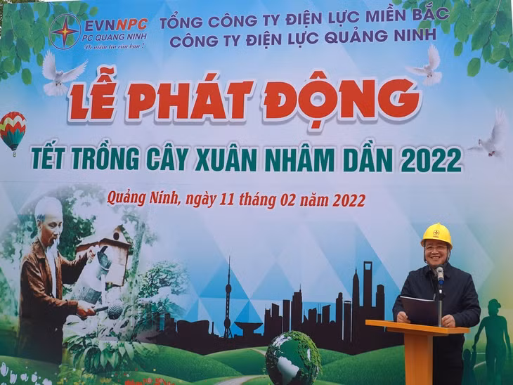 Ông Vũ Hữu Chương, Phó Bí thư TT Đảng ủy, Chủ tịch Công đoàn Công ty Điện lực Quảng Ninh, phát biểu tại buổi lễ phát động Tết trồng cây Xuân Nhâm Dần năm 2022.