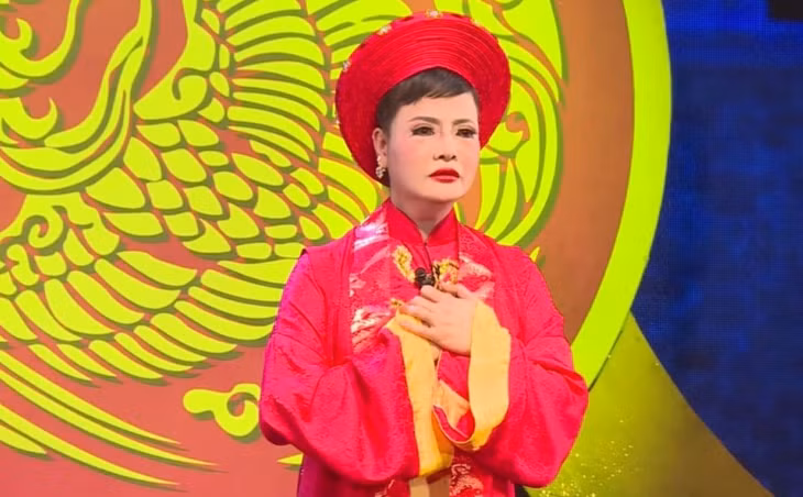 NSƯT Từ Diệu Hương trong vai Khâm Từ Bảo Thánh hoàng hậu của vở "Non thiêng" tại Liên hoan sân khấu kịch nói năm 2021.