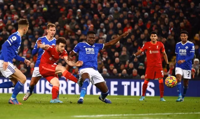 Bàn thứ hai của Jota trong trận thắng Leicester. Ảnh: Fantasista