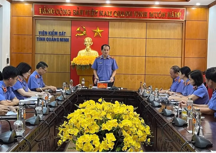 VKSND tỉnh họp Uỷ ban Kiểm sát mở rộng để thảo luận, xác định các vụ việc đủ điều kiện khởi kiện vụ án dân sự công ích. Ảnh: VKSND tỉnh