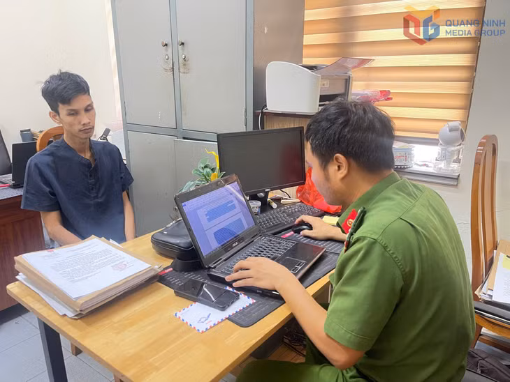Đối tượng Nguyễn Văn Thuận tại cơ quan Công an.