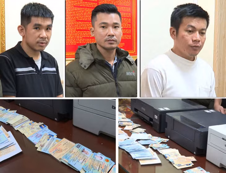 Từ trái qua phải: Trần Quốc Tuấn, Phan Văn Lợi, Nguyễn Văn Quân cùng tang vật vụ án.