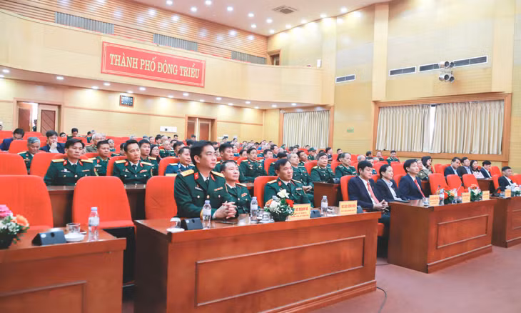 Các đại biểu dự gặp mặt.