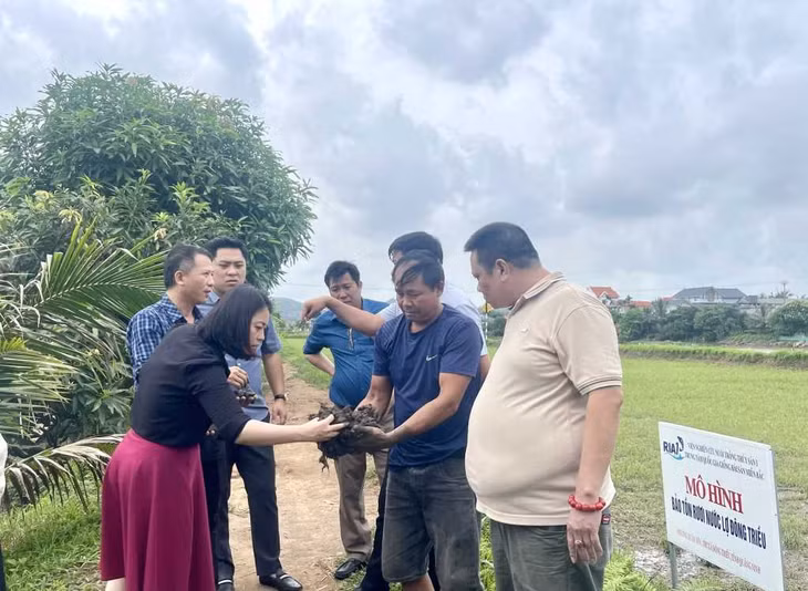 Đoàn công tác của Sở KH&amp;CN kiểm tra tiến độ thực hiện nhiệm vụ KHCN cấp tỉnh “Bảo tồn nguồn gen rươi nước lợ Đông Triều”.