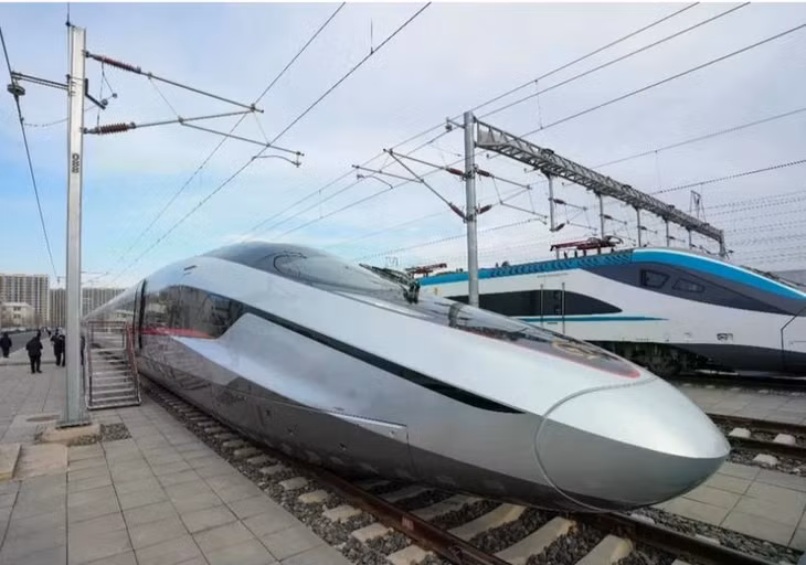 Tàu cao tốc CR450 tại Bắc Kinh (Trung Quốc), ngày 29/12/2024. (Ảnh: THX/TTXVN)