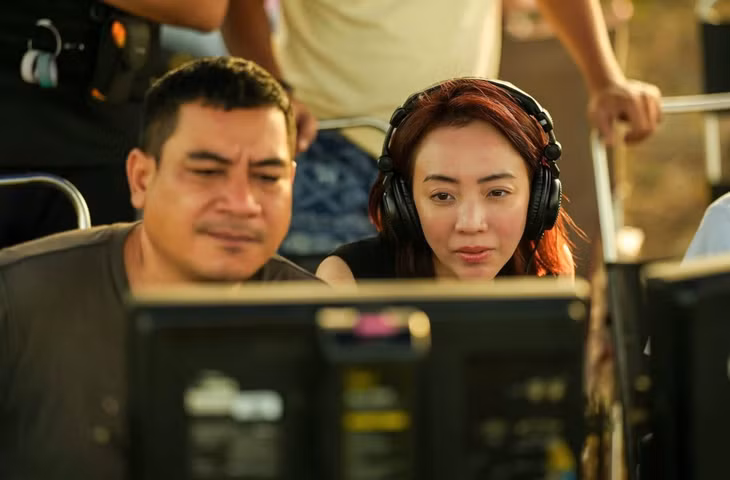 Thu Trang lần đầu ngồi ghế đạo diễn.