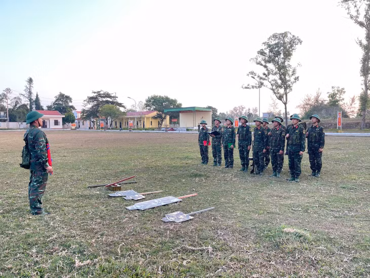 Đại đội đảo Vĩnh Thực thông qua giáo án đội ngũ chiến thuật.