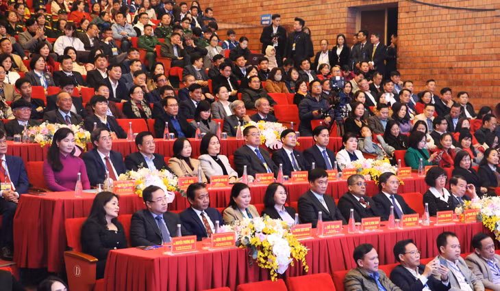 Các đại biểu tham dự tại buổi lễ.