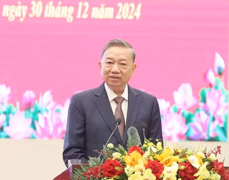 Tổng Bí thư Tô Lâm với các đại biểu văn nghệ sỹ. (Ảnh: Thống Nhất/TTXVN)
