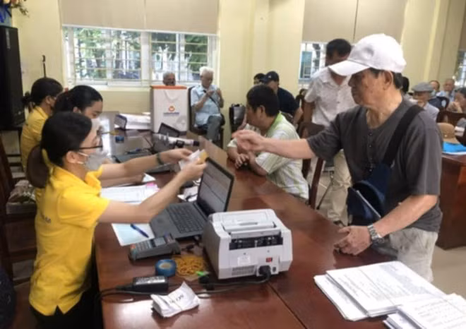 Cải cách tiền lương sẽ chốt 2 bảng lương của cán bộ công chức viên chức. Ảnh: Phạm Đông