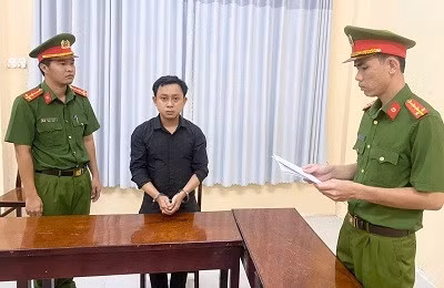 Lâm Tấn Phước (28 tuổi) bị bắt tạm giam về hành vi can tội giao cấu với người từ đủ 13 tuổi đến dưới 16 tuổi. Ảnh: Công an Trà Vinh