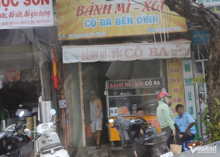 Tiệm bánh mì, xôi Cô Ba Bến Đình - nơi xảy ra vụ việc hơn 300 người ngộ độc thực phẩm sau khi sử dụng. Ảnh: Quang Hưng