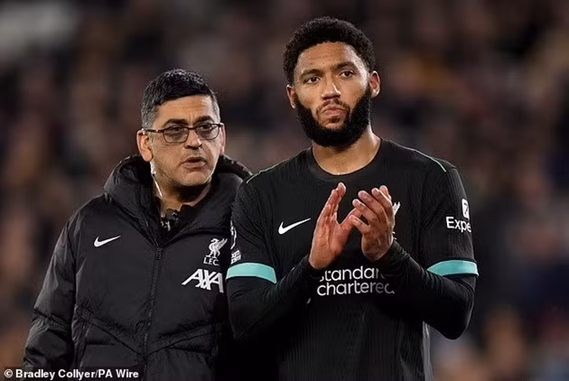 Joe Gomez dính chấn thương sau trận thắng West Ham.