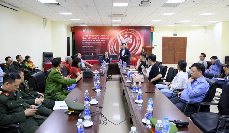 Ban Tổ chức Giải Taekwondo Cảnh sát Châu Á mở rộng năm 2024 tổ chức họp rút kinh nghiệm sau buổi tổng duyệt.