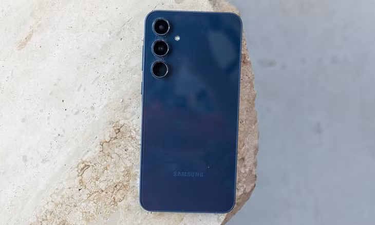 7 smartphone nổi bật bán ra tháng 4 ảnh 1