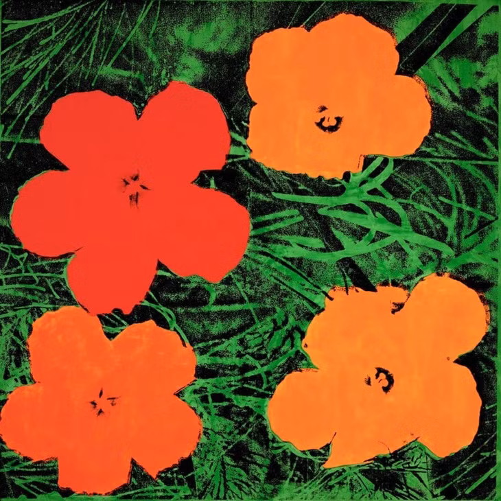 Flowers (1964) được Christie's gõ búa 35,48 triệu USD hồi tháng 5, tiếp tục khẳng định sức hấp dẫn của loạt bức tranh cùng tên của Andy Warhol. Họa sĩ tạo ra series tác phẩm biểu tượng này, đặt những bông hoa đầy sức sống cạnh thực tế u ám để phản ứng vụ ám sát tổng thống John F. Kennedy năm 1964. Andy Warhol (1928-1987) là họa sĩ người Mỹ, thành danh ở thập niên 1960, có nhiều bức vẽ về người nổi tiếng và chủ nghĩa tiêu dùng như Marilyn Diptych, 100 Soup Cans, 100 Coke Bottles hay 100 Dollar Bills. Ông được mệnh danh ''Vua pop art'' vì phong cách bậc thầy, tiên phong về nghệ thuật đại chúng, mang cá tính sáng tạo riêng. Ngoài sáng tác tranh, Andy Warhol làm đạo diễn và nhà sản xuất phim. Ông còn là một trong những nghệ sĩ Mỹ sớm công khai là người đồng tính. Ông qua đời ở tuổi 58 do rối loạn nhịp tim sau ca phẫu thuật túi mật.